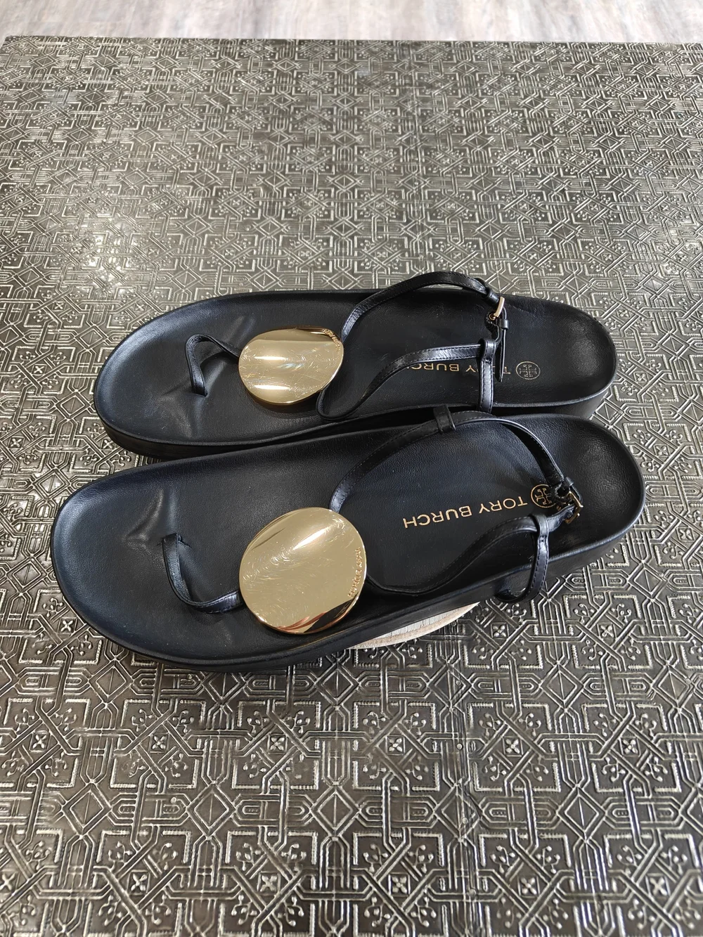 🐢 Tory Burch Patos Disk Black and Gold Leather Sandals. Size 9.5